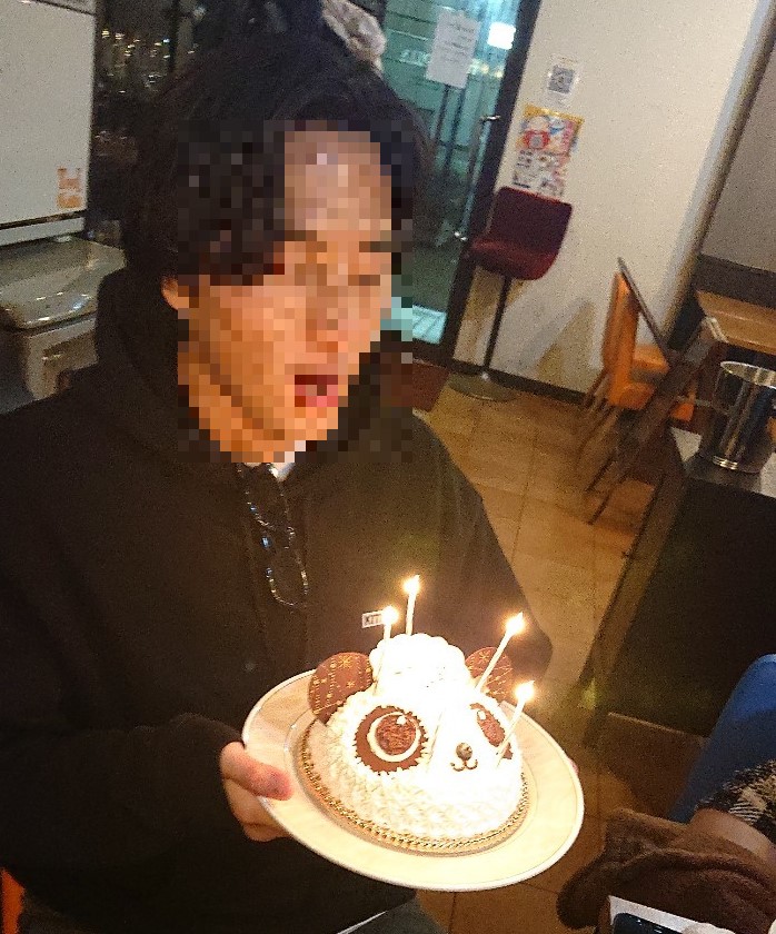 主役が来週誕生日！少し早いですが可愛らしいケーキでハッピーバースデー