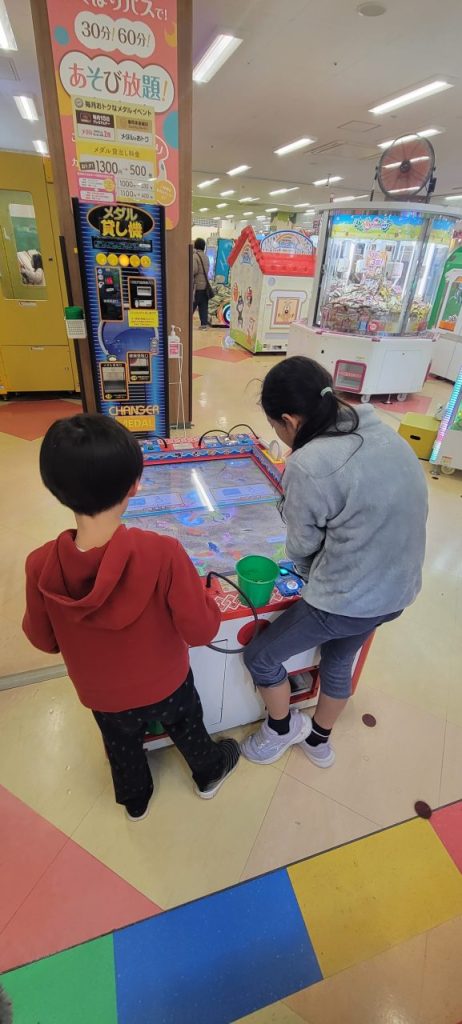 今日は二人とも調子が悪い!かなりのコインが無くなったようです