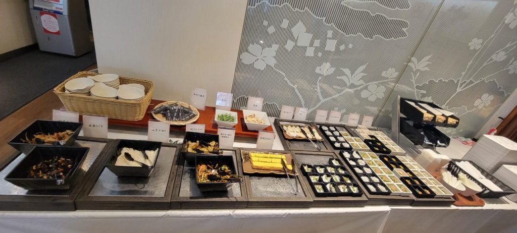 入り口近くに小鉢ゾーン!どれも美味しそうです