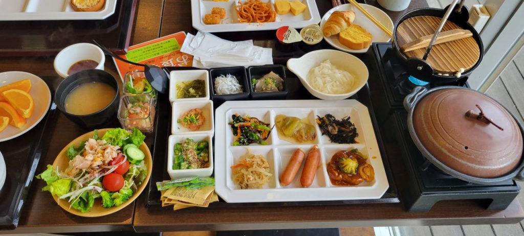 本日の私の朝食メニュー!凄い量じゃないですか?ビュッフェはついつい取り過ぎます