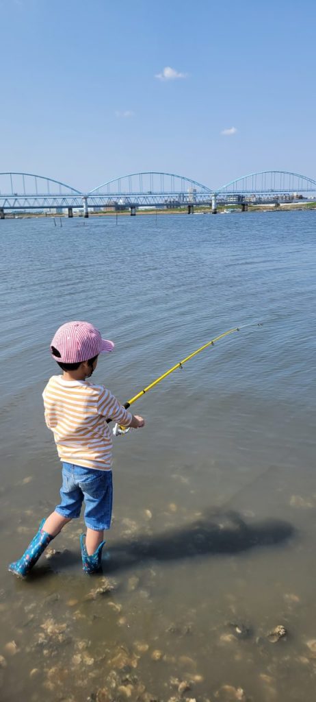 全然釣れなくても頑張り続ける長男!一匹でも釣れないかな???