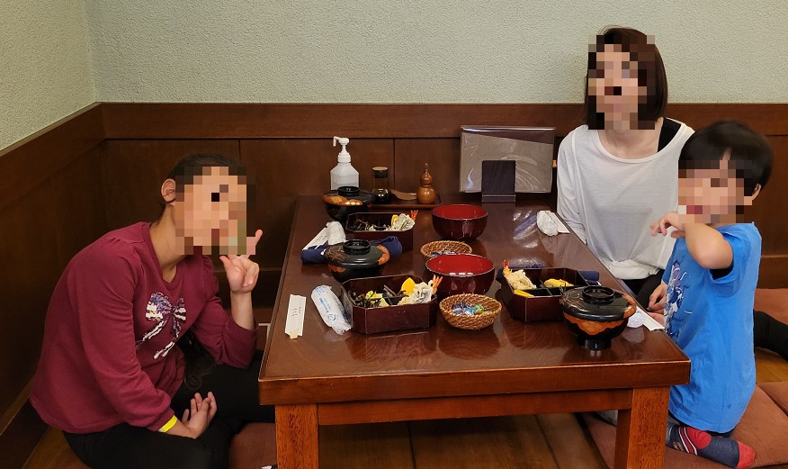 わんこそばに挑戦するのは私と子供たちの3人です。