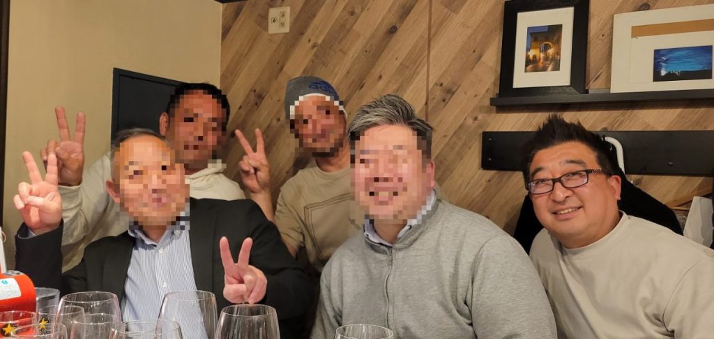 気の良い仲間と飲むのは楽しいな(^_^)/気付いたら終電!みんなは帰れるかな?