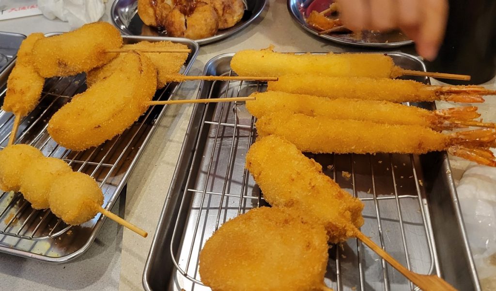 初めて食べましたが串カツがサクサクで美味しい!子供たちも大喜びで食べています