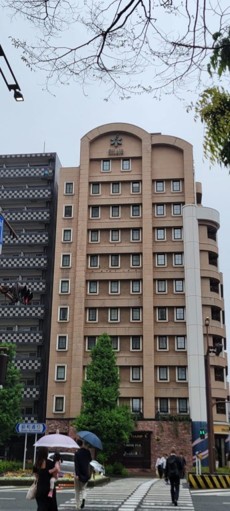中洲川端駅より徒歩2分!好立地なホテルエクレール博多です。