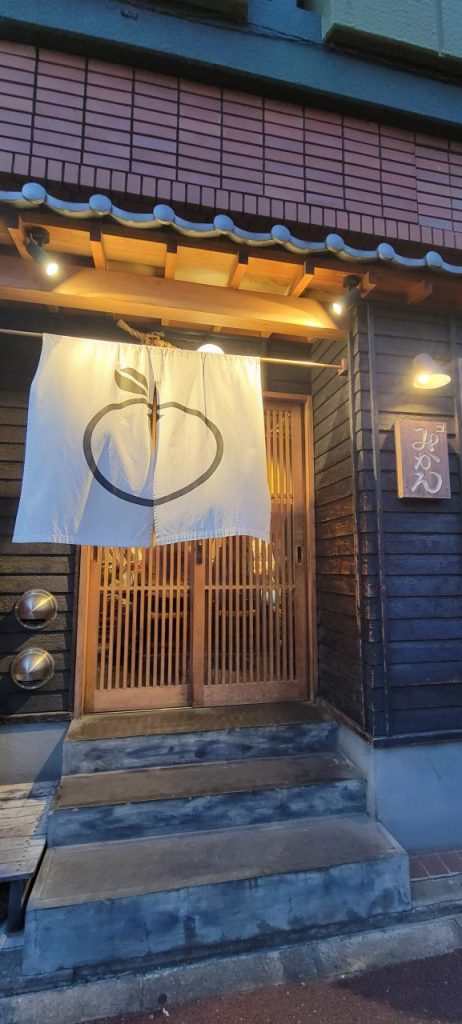 大変な人気店で予約が取れないとの事でしたが2週間前から予約して頂き来店することが出来ました。