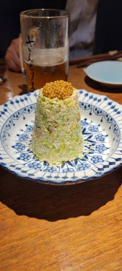 コールスローは中に卵がまるっと入っていて、よく混ぜて完成!見栄えも素晴らしいし味もさっぱりで美味しいです。