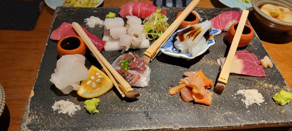 刺し盛3人前!個別に分けて有り醤油はハケで塗るスタイル!