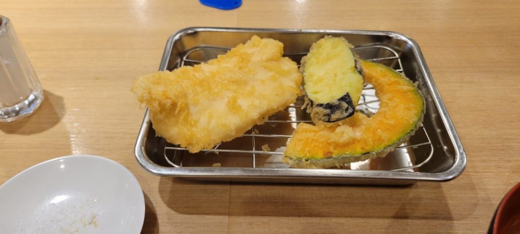 4品目のかぼちゃ。5品目のナスと野菜が続きます。