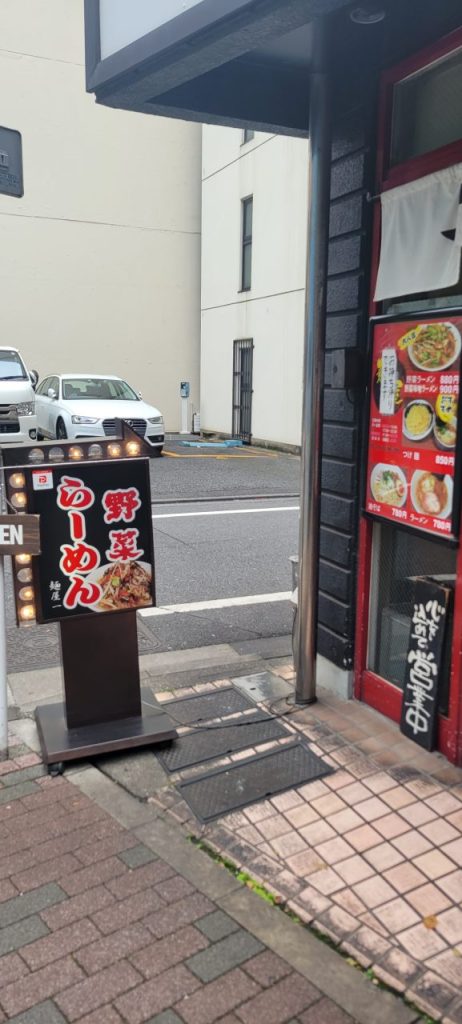 良かった~!さすが14時半過ぎ。お昼の営業が終わる間際なので空いています