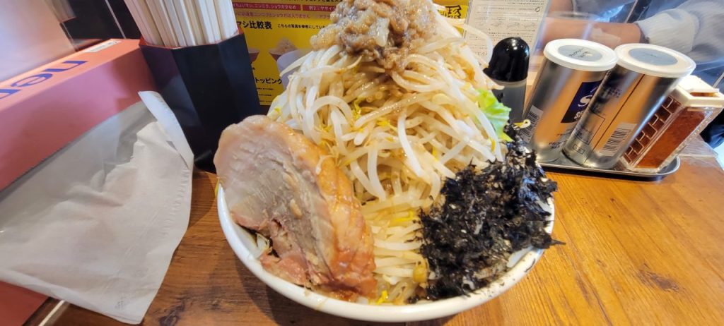 この迫力!上の煮干し油が良い匂いです。