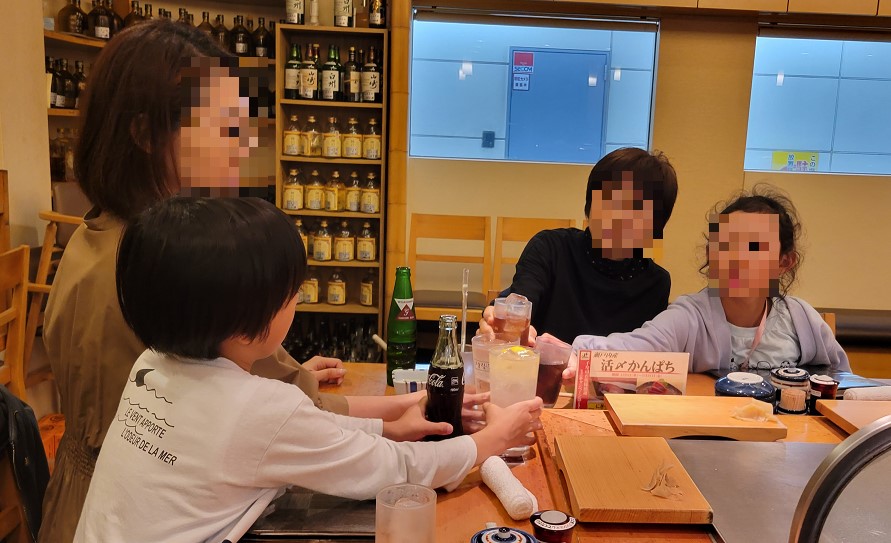 まずはみんなでカンパイです!祖母もジュースでカンパイです