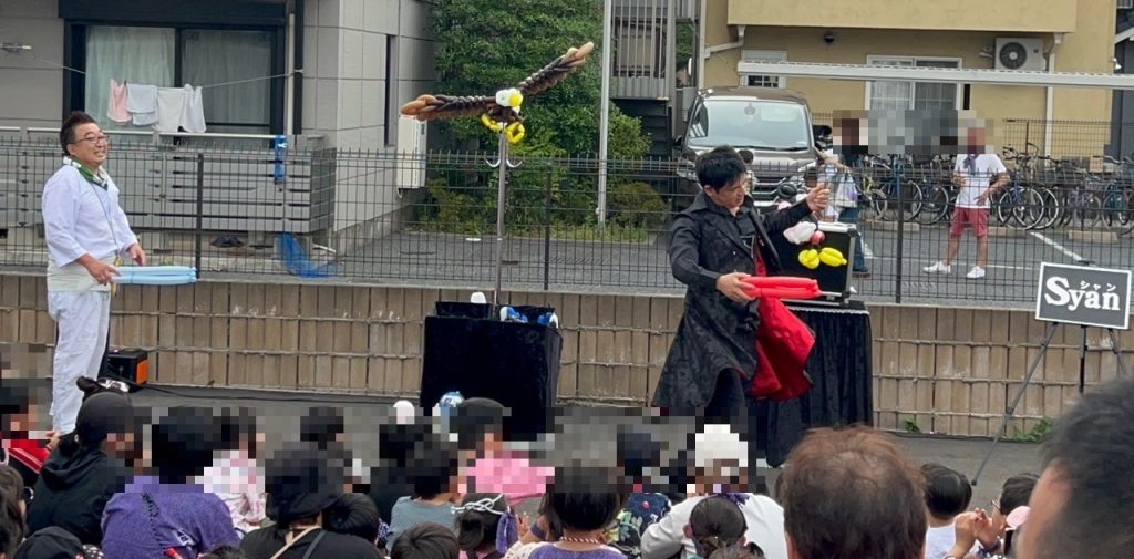 バルーンショーの一つに特別参加させて頂き、Syanさんがバルーンアートで作成したダースベーダと対決させて頂きました
