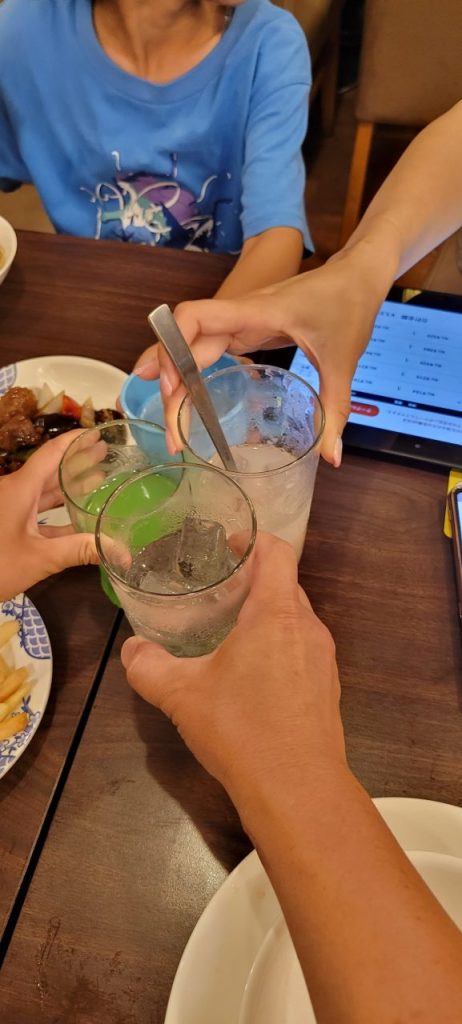まずは、みんなでカンパイです!