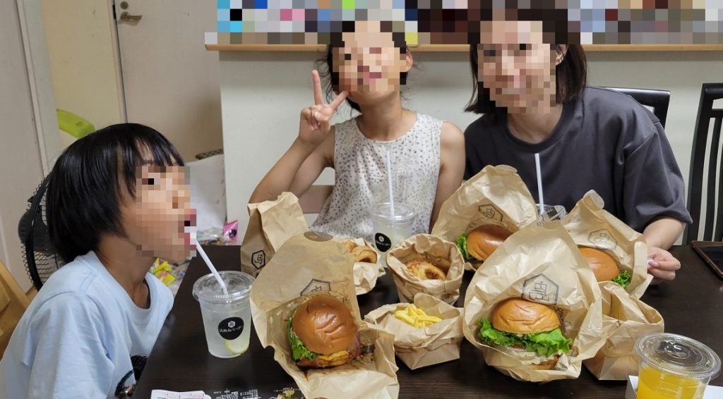 家に帰って広げてみるとパーティーっぽいですよね。とにかく一品一品が大きい!超ボリューム満点です!